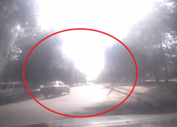 Воронежские гонщик врезался в припаркованные авто на огромной скорости и попал на видео
