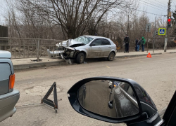 "Пятнашка" загнала Chevrolet на забор в Воронеже