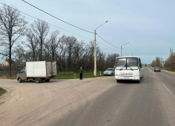 Пассажирку автобуса госпитализировали после ДТП под Воронежем 