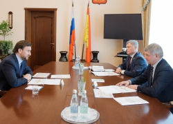 Александр Гусев принял эстафету Гордеева по патронажу свиного бизнеса его зятя