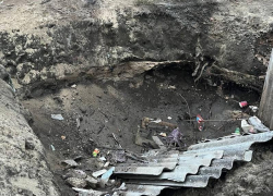 Опасная ловушка ждет возле детской площадки в Воронеже