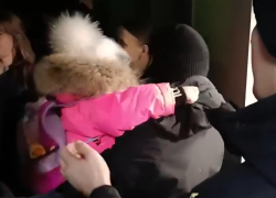 Убеждали весь день: пятилетнюю девочку вернули матери спустя год разлуки в Воронеже