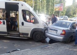 Массовое ДТП с участием маршрутки сняли в Воронеже 