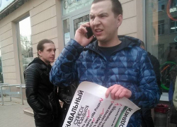 Укушенный сторонниками Навального младоединоросс пришёл на открытие воронежского штаба с гранатой