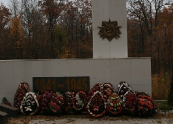 Прощай, Красная Звезда! Воронежские власти убирают с братских могил символ СССР 