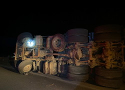 Водитель грузовика погиб в ДТП в Воронежской области