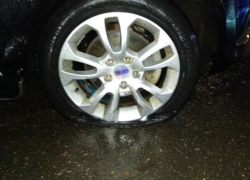 Воронежцы предупредили о "хищной" яме на парковке у популярного гипермаркета