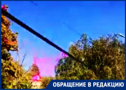 Угрожающий кабель над головой не дает проходу воронежцам в центре города