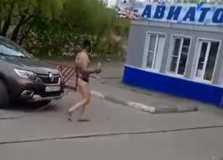Странный полуголый мужчина с "хвостом" привлек внимание жителей Воронежской области