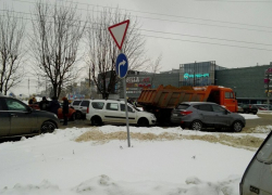 Массовая авария парализовала движение в Северном микрорайоне Воронежа