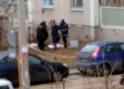 Труп женщины нашли под окнами девятиэтажки в Воронеже 