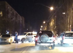 На улице Шишкова в Воронеже две аварии перекрыли все полосы