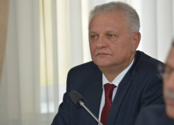 «Мерседес», кэшбек и два дома – на что живет воронежский депутат и новый гендиректор «Аксиомы» Юрий Яковлев