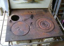 52-летний воронежец разобрал дом, чтобы украсть чугунную плиту