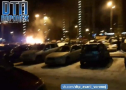 Поджог трех машин с взрывами в центре Воронежа попал на видео
