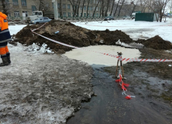 Воронежские коммунальщики второй день не могут устранить аварию на водопроводе