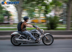 Пьяный воронежский мотоциклист укусил лейтенанта за руку и попал под суд 