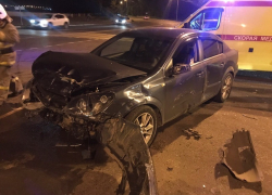 В ночном ДТП у Чернавского моста в Воронеже пострадали два человека