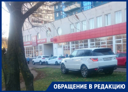 Land Rover с престижными номерами «ААА» отличился гнусным поступком в Воронеже