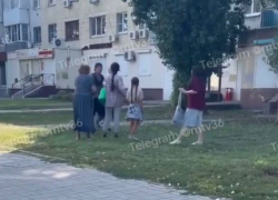 Мужчина, ударивший девушку скейтбордом в Воронеже, рассказал, чем всё закончилось 