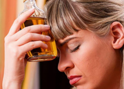 Издевавшаяся над дочками мать предстанет перед судом в Воронежской области