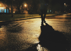 В Северном районе Воронежа на 18-летнего парня напали рецедивисты с ножом