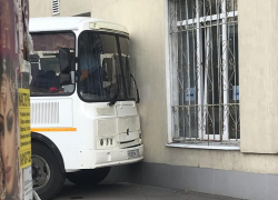 «Водителю стало плохо»: перевозчик назвал причину столкновения «Пазика» со стеной в Воронеже