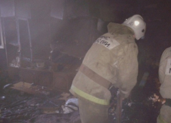 Воронежские спасатели вынесли из полыхавшего дома пенсионера 