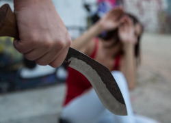 Налетчики в масках, угрожая расправой, ограбили заправку в Воронеже