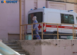 Воронежская маршрутка сбила 82-летнюю пенсионерку, переходящую дорогу на «зелёный» 