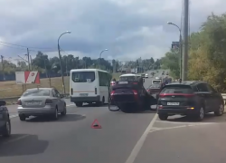 Молодая мама перевернулась на Hyundai и попала на видео в Воронеже