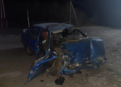 Водитель на ВАЗ влетел в бетонное здание в воронежском селе 