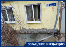 Дом затопило говном: вонючие испражнения размывают фундамент в Воронеже