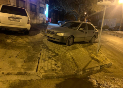 Воронежцам напомнили о наказании за парковку на тротуарах