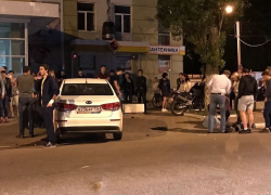 В Воронеже водитель иномарки снес мотоцикл с двумя парнями и скрылся с места происшествия 