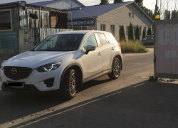 Кандидат в воронежские губернаторы лишился колес, пока заседал в клубе политологов