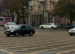 Желтая вафельная разметка на перекрёстках: как проезжать и какой штраф в 2025 году