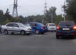 Момент ДТП, вызвавшего пробку на воронежской окружной, попал на видео