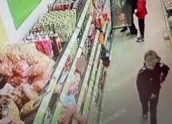 Малолетние воры попались на камерах видеонаблюдения в Воронеже