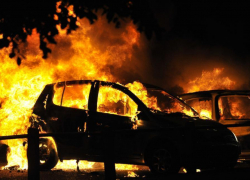 Ночью в Воронеже за несколько часов сгорело три автомобиля