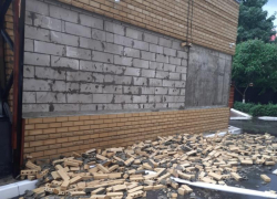 Дом премиум-класса от воронежского единоросса растрепало десятиминутным дождём