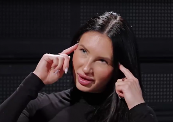 «Я была серой мышкой»: Вика из «Блокнота» откровенно ответила на вопросы о хейте, зарплате и скандале со Снегурочкой