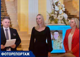 Ветеран боевых действий и красавица-бабушка: в Воронеже чествовали многодетных мам и матерей-героинь