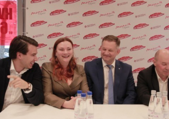 Воронежские актеры-бизнесмены не захотели менять миллионы на сцену