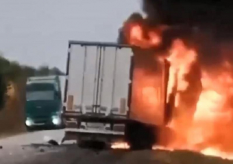 Появилось видео с места гибели мужчины, заживо сгоревшего в машине на воронежской трассе