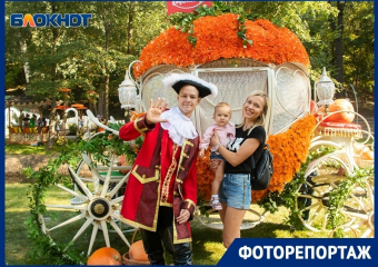 Потрясающие снимки с каретой-тыквой и настоящим гондольером можно сделать на фестивале «Город-сад»