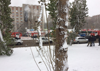 Из горящего общежития на улице 9 января в Воронеже эвакуировали 40 человек