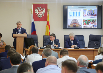 Как мэр Александр Гусев перед депутатами Воронежской гордумы речь держал