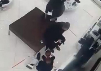 Ловкое ограбление раввина в торговом центре попало на видео в Воронеже