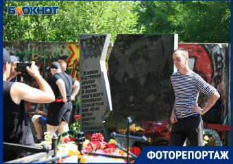 Как выглядит могила Юрия Хоя после пожара в Воронеже
